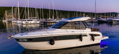 Bavaria S33 HT recensioni e scheda tecnica